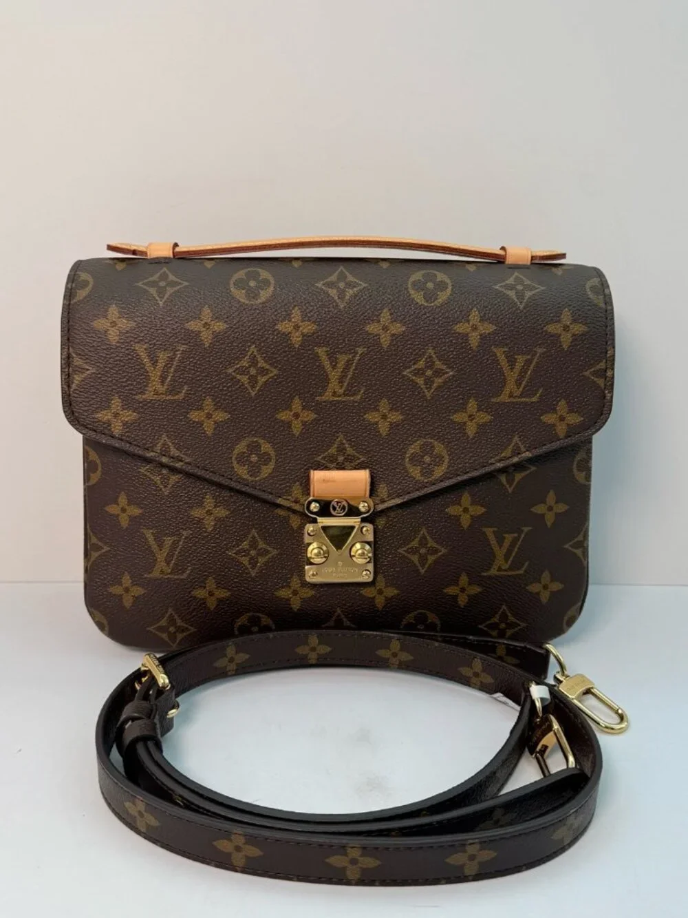 Louis Vuitton Pochette Métis Classic Monogram Coated Canvas Messenger Bag